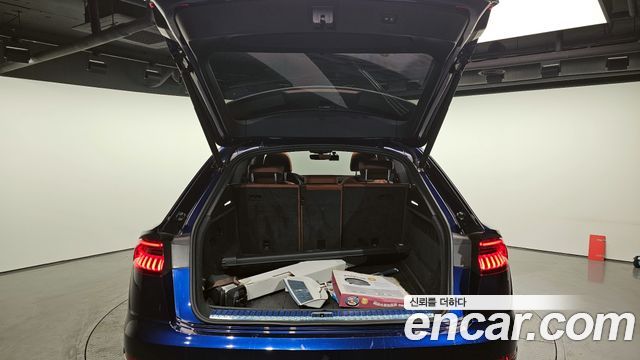 Audi Q8 2021 — photo 20