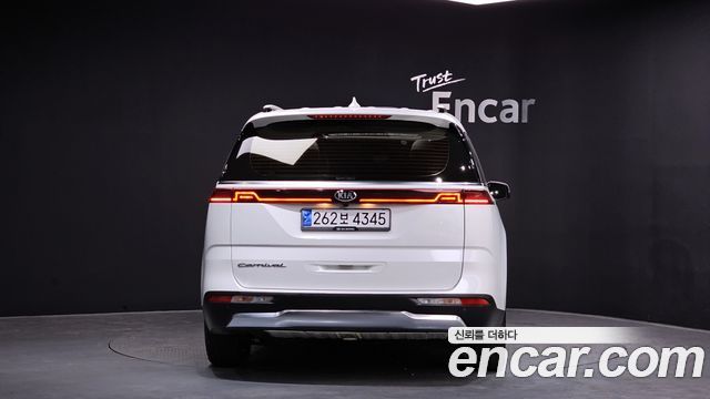 Kia Canival 2021 — photo 4