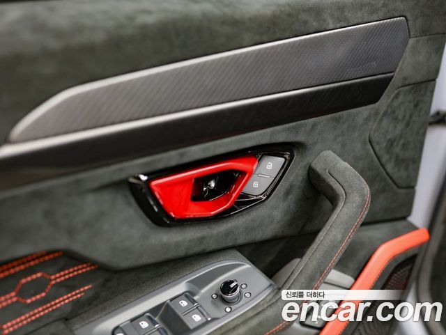 Lamborghini Urus 2023 — photo 14
