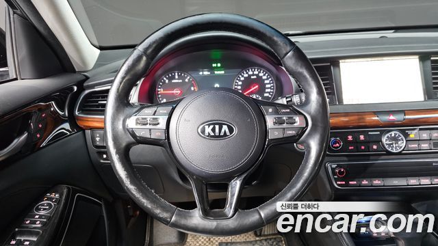 Kia K7 2017 — photo 14