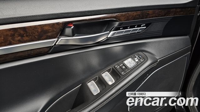 Genesis G90 2019 — photo 17