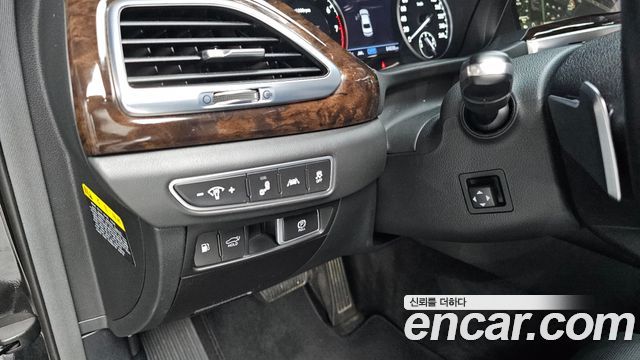 Genesis G90 2019 — photo 18