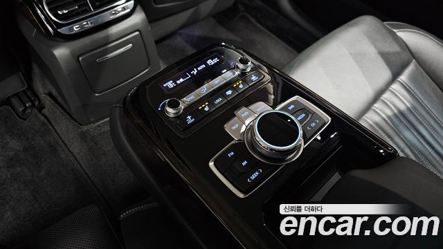 Genesis G90 2019 — photo 19