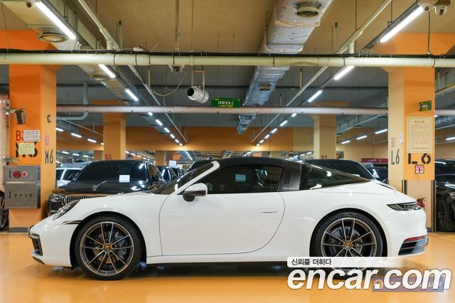 Porsche 911 2021 — photo 4