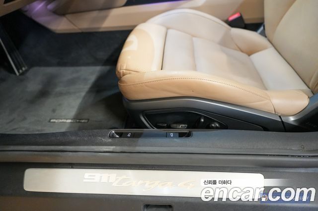 Porsche 911 2021 — photo 8