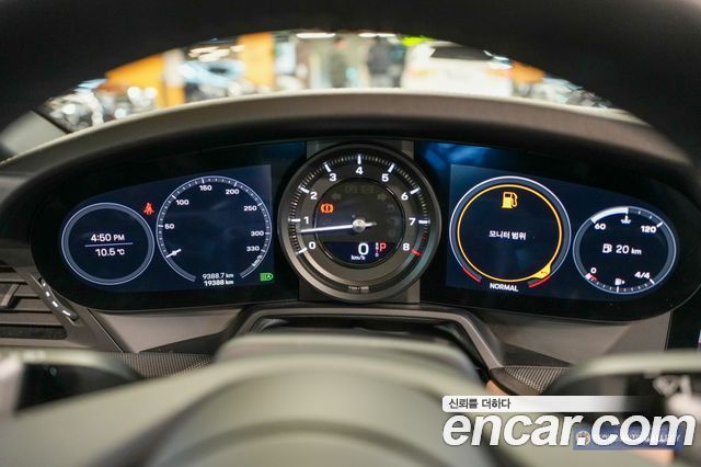 Porsche 911 2021 — photo 11