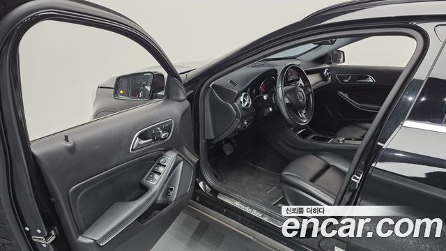 Mercedes-Benz GLA-Class 2018 — photo 11