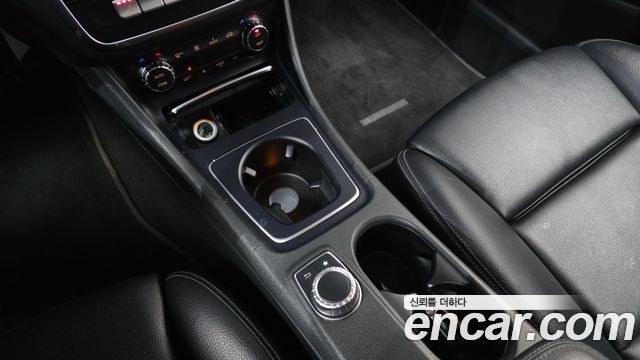 Mercedes-Benz GLA-Class 2018 — photo 16