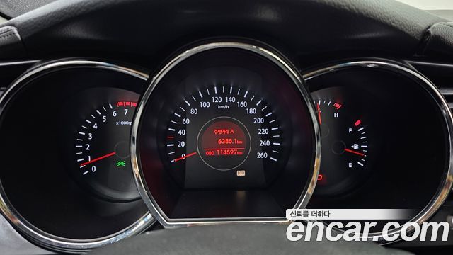 Kia K5 2011 — photo 8