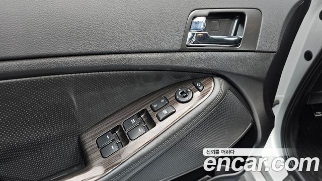 Kia K5 2011 — photo 16