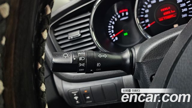 Kia K5 2011 — photo 17