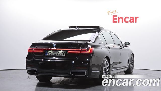 BMW 7-Series 2021 — photo 2
