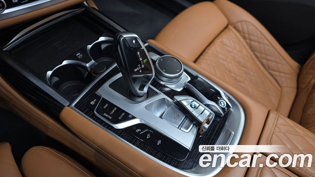 BMW 7-Series 2021 — photo 9
