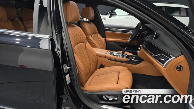BMW 7-Series 2021 — photo 10