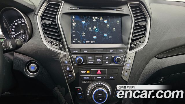 Hyundai Santafe 2018 — photo 16