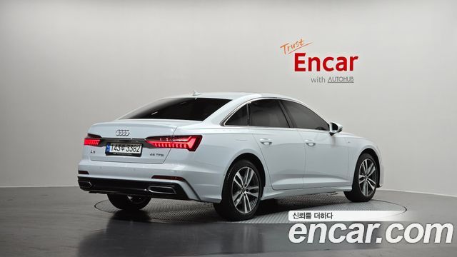Audi A6 2022 — photo 2