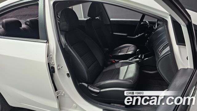 Kia K3 2018 — photo 11