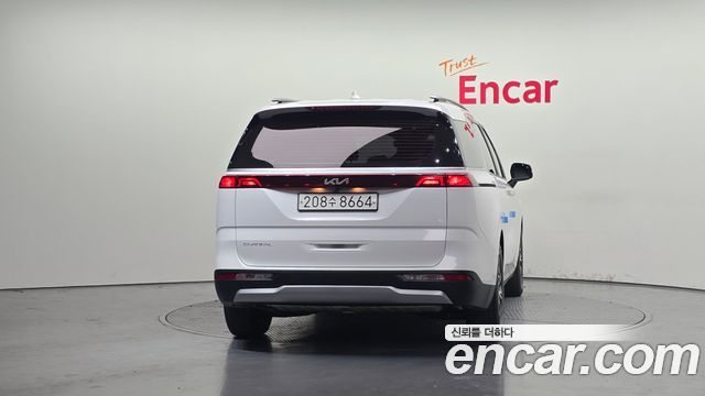 Kia Canival 2023 — photo 4