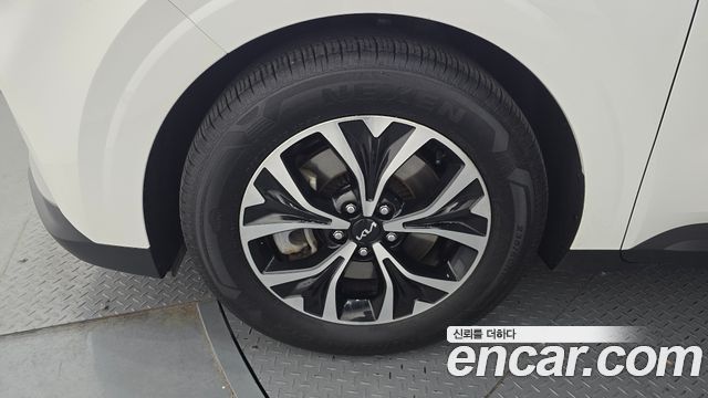 Kia Canival 2023 — photo 5