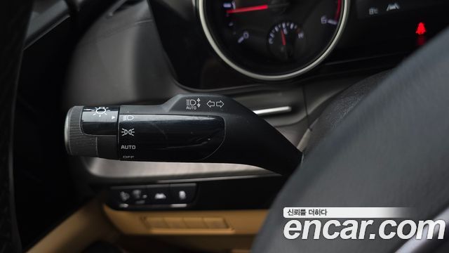 Kia Canival 2023 — photo 16