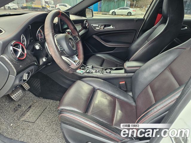 Mercedes-Benz GLA-Class 2016 — photo 12