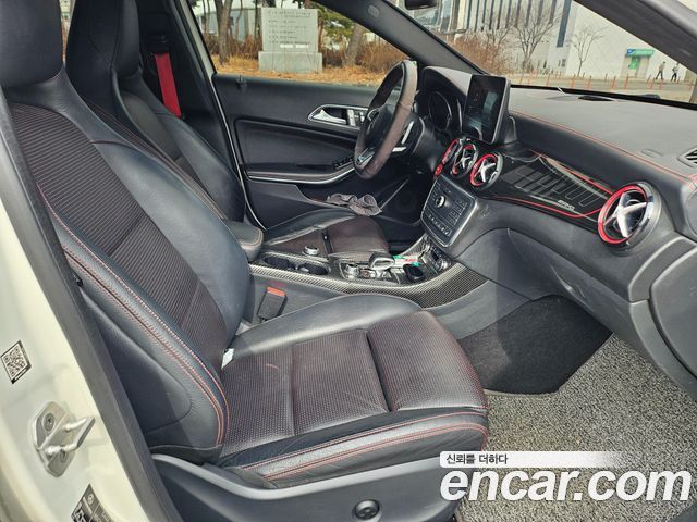 Mercedes-Benz GLA-Class 2016 — photo 13