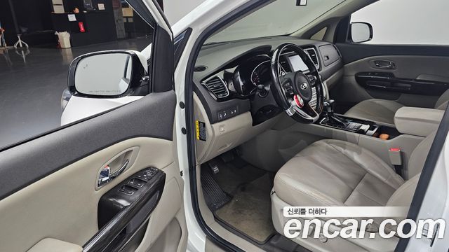 Kia Canival 2018 — photo 10