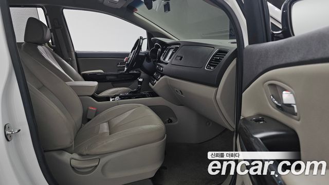 Kia Canival 2018 — photo 11