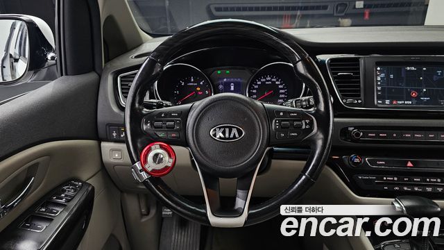 Kia Canival 2018 — photo 14