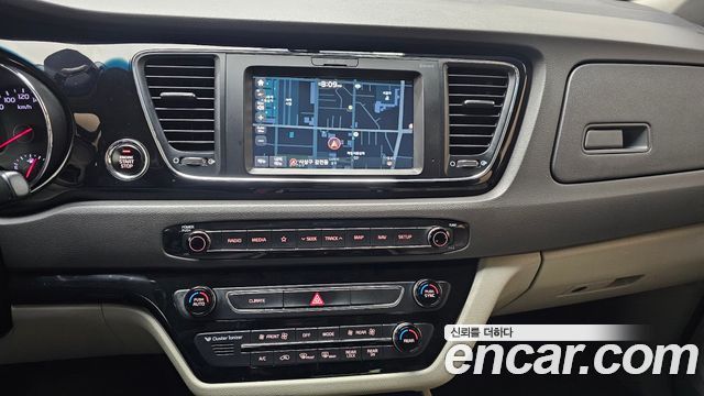 Kia Canival 2018 — photo 15
