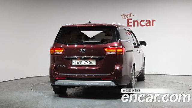 Kia Canival 2016 — photo 4