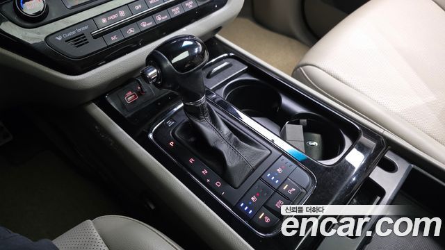 Kia Canival 2016 — photo 9