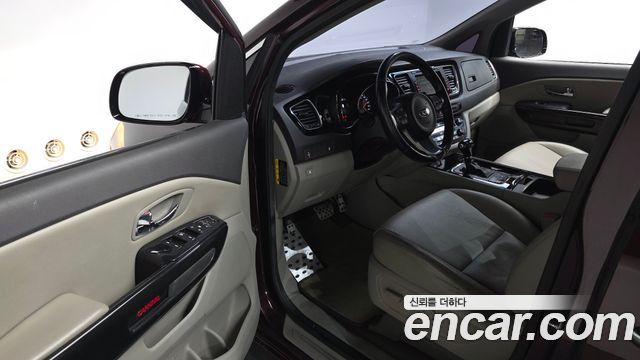 Kia Canival 2016 — photo 10