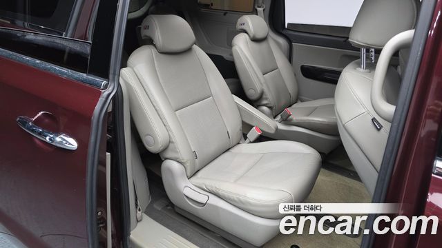 Kia Canival 2016 — photo 11