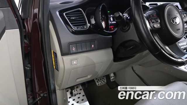 Kia Canival 2016 — photo 13