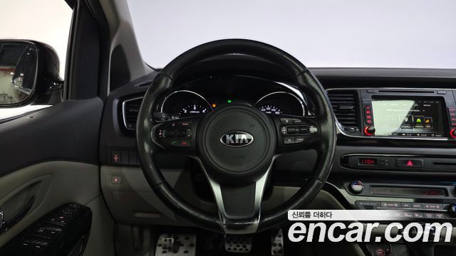 Kia Canival 2016 — photo 14