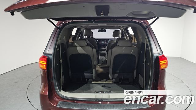 Kia Canival 2016 — photo 20