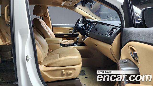 Kia Canival 2019 — photo 10