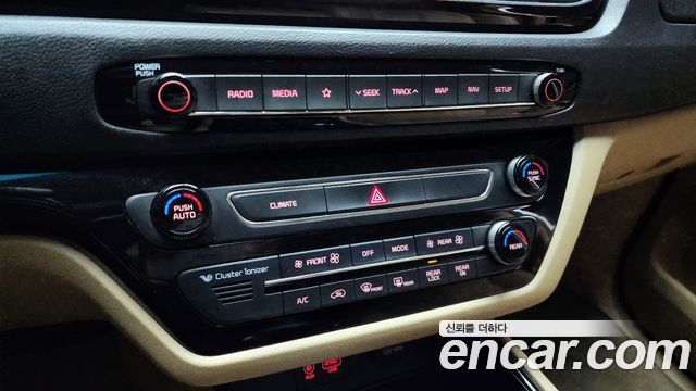 Kia Canival 2019 — photo 16