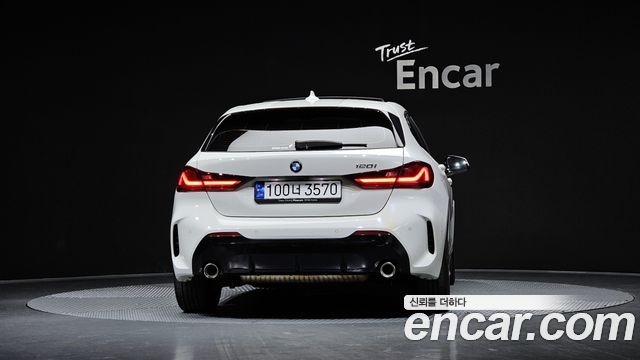 BMW 1-Series 2024 — photo 4