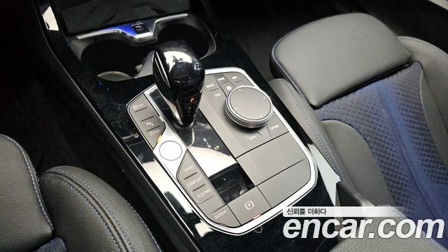 BMW 1-Series 2024 — photo 9