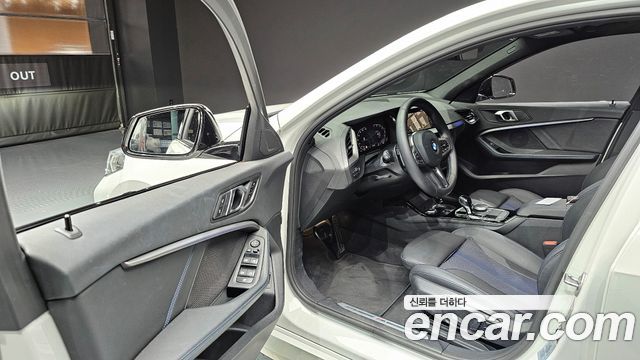 BMW 1-Series 2024 — photo 11