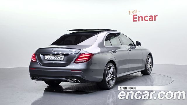Mercedes-Benz E-Class 2017 — photo 2