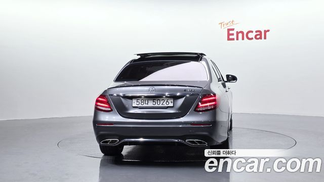 Mercedes-Benz E-Class 2017 — photo 4