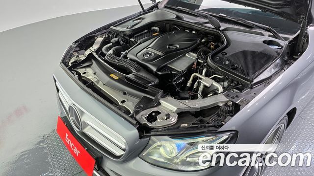Mercedes-Benz E-Class 2017 — photo 6
