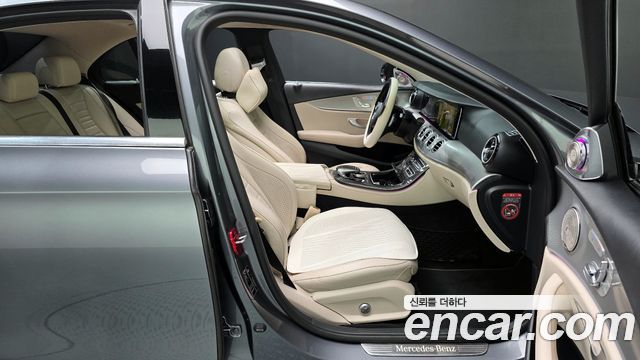 Mercedes-Benz E-Class 2017 — photo 10