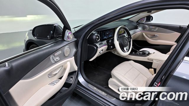 Mercedes-Benz E-Class 2017 — photo 11