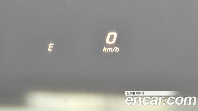 Mercedes-Benz E-Class 2017 — photo 18