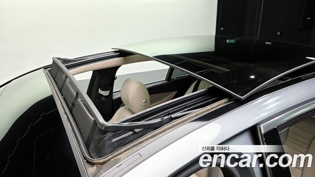 Mercedes-Benz E-Class 2017 — photo 19