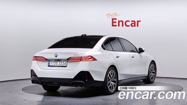 BMW 5-Series 2025 — photo 2